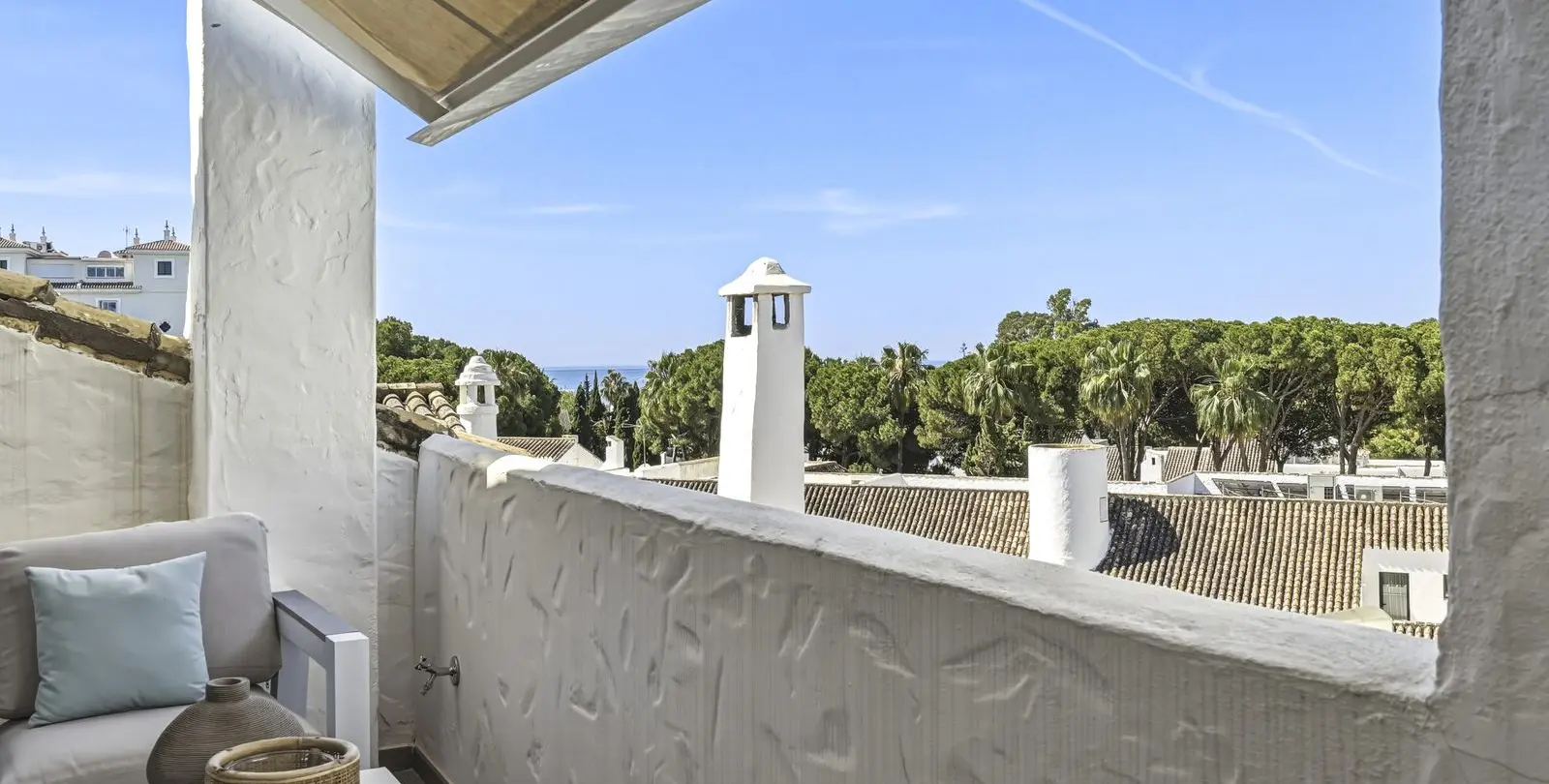 Продажа двухуровневого пентхауса в Puerto Banús 15