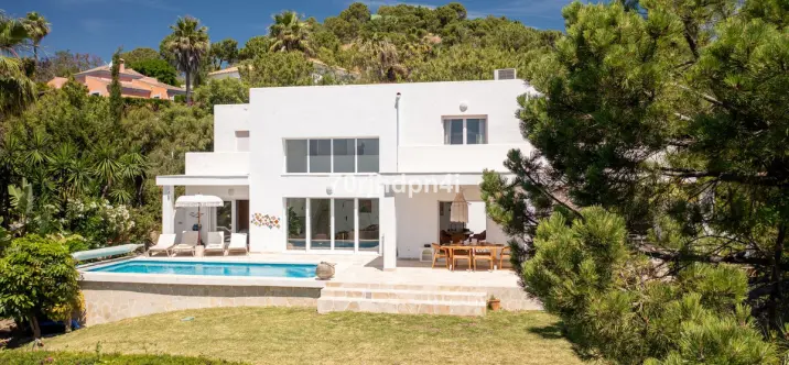 Sale of detached villa in Estepona 4