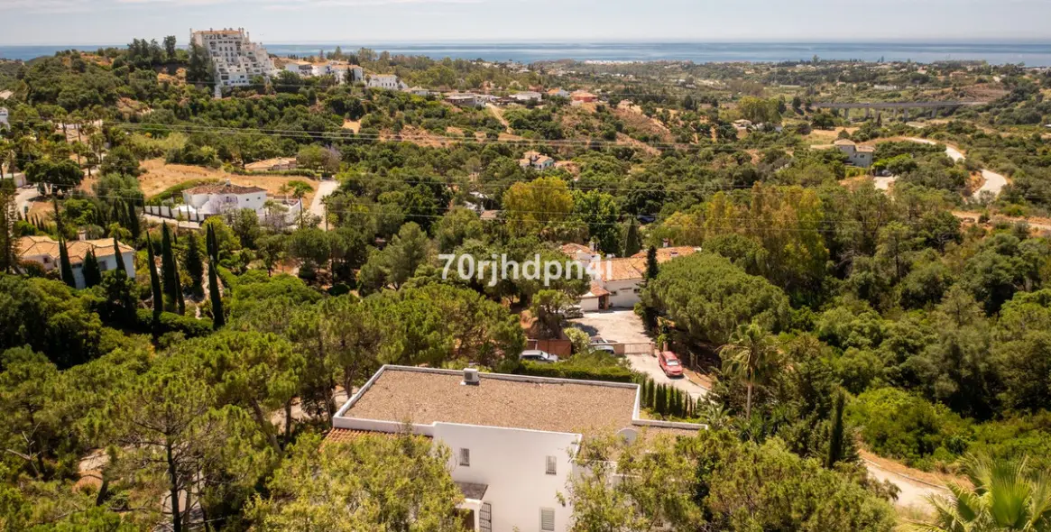 Sale of detached villa in Estepona 9