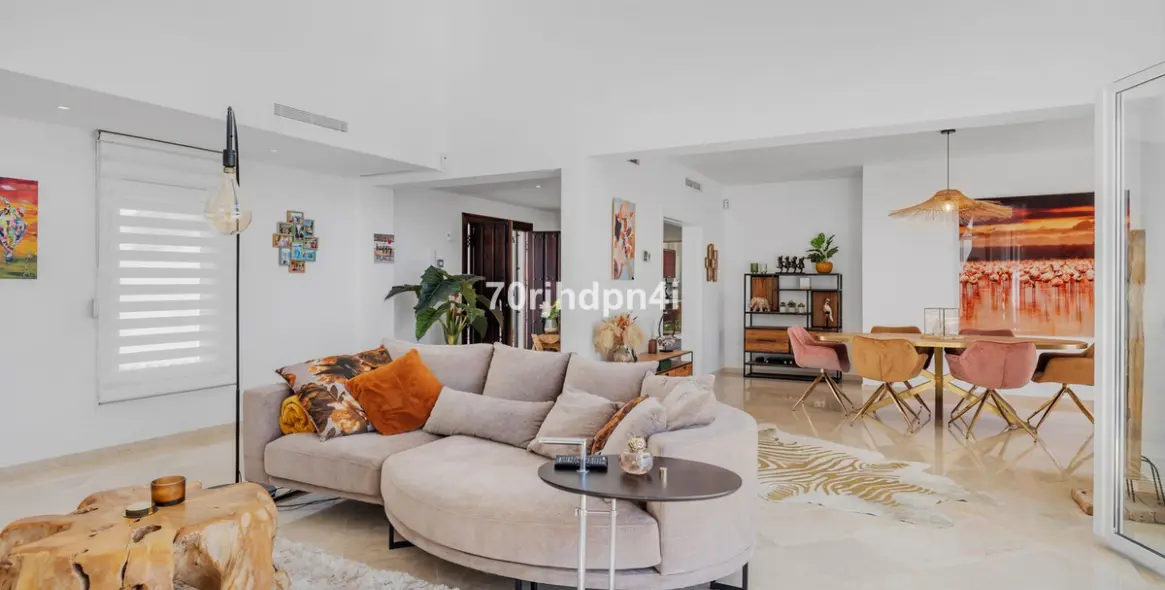 Sale of detached villa in Estepona 40