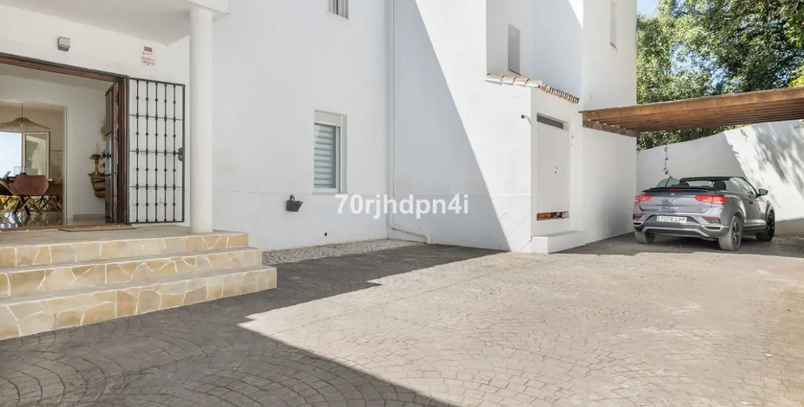 Sale of detached villa in Estepona 57