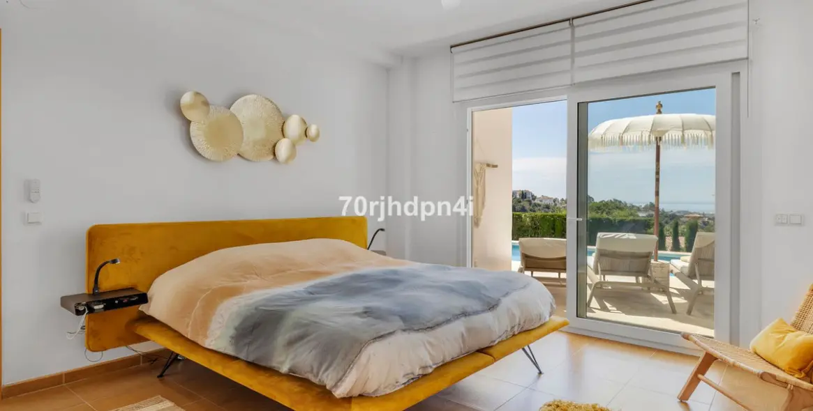 Sale of detached villa in Estepona 64