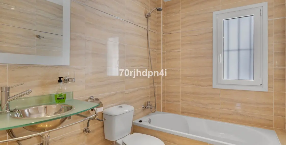 Sale of detached villa in Estepona 92