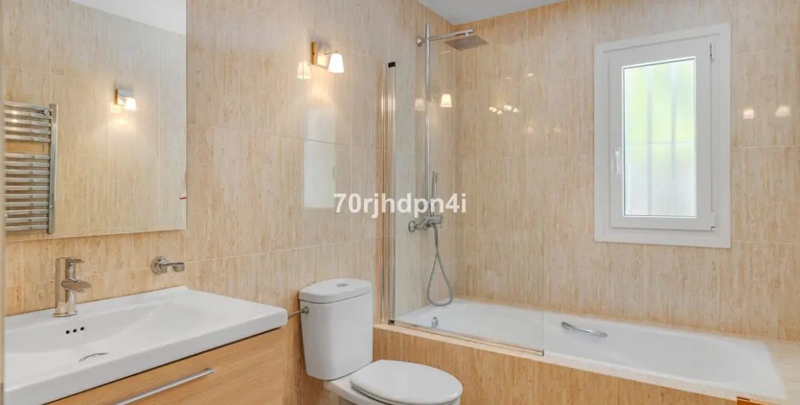 Sale of detached villa in Estepona 99