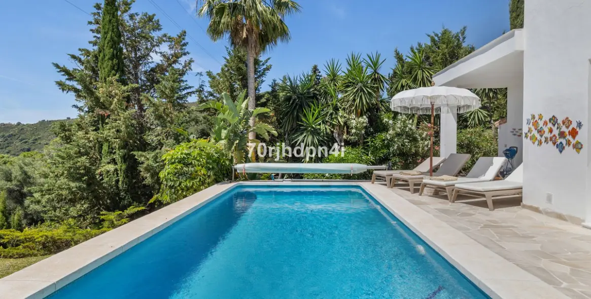 Sale of detached villa in Estepona 128
