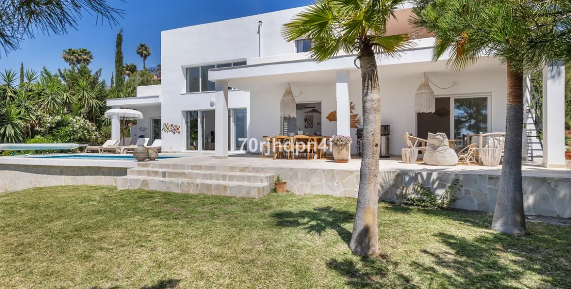 Sale of detached villa in Estepona 138
