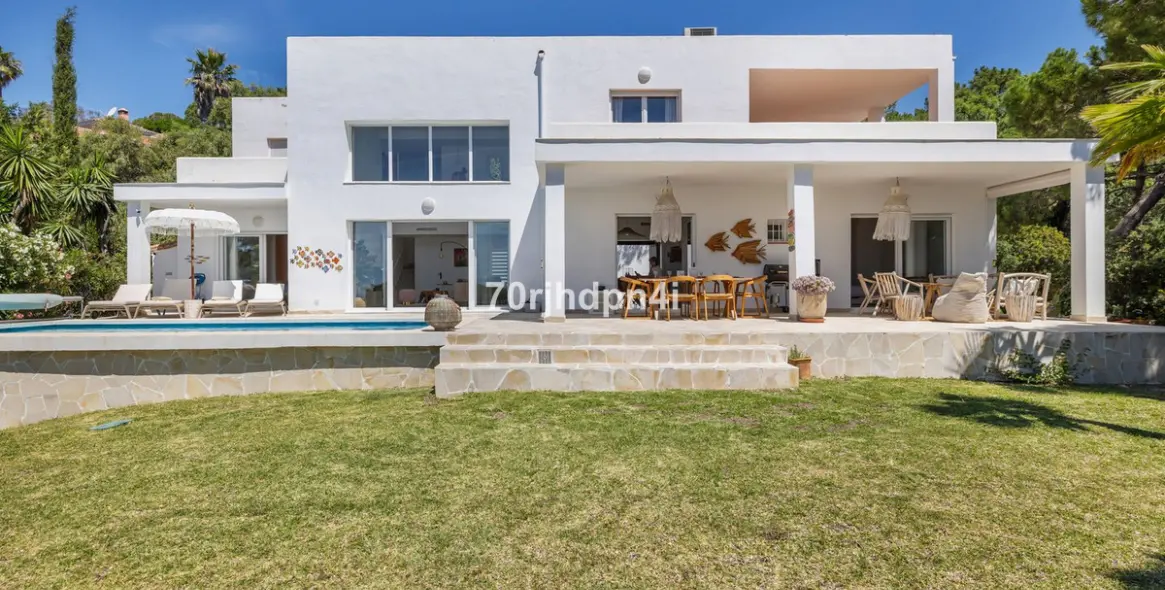 Sale of detached villa in Estepona 141