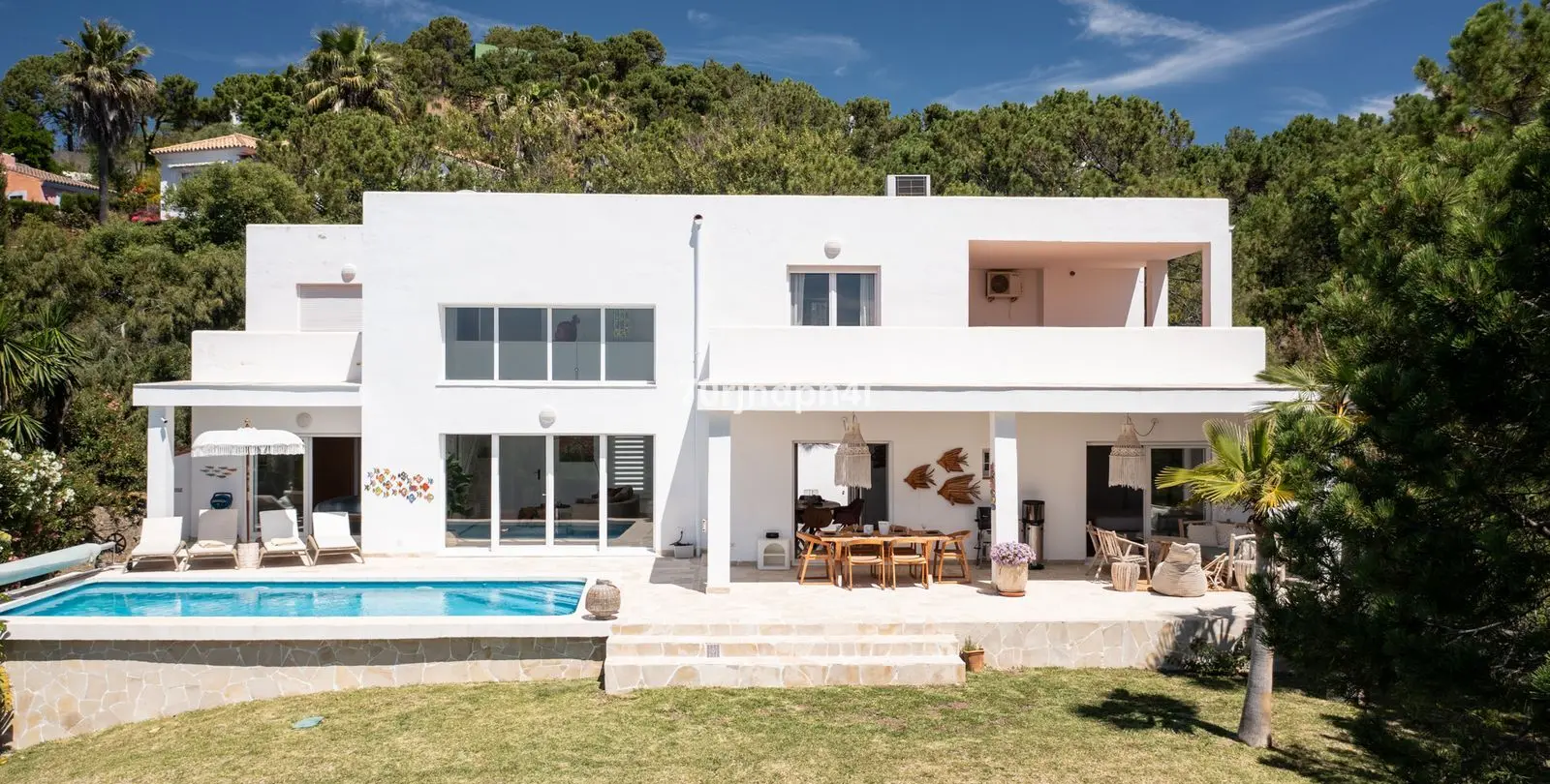 Продажа  отдельно стоящей виллы в Estepona 1