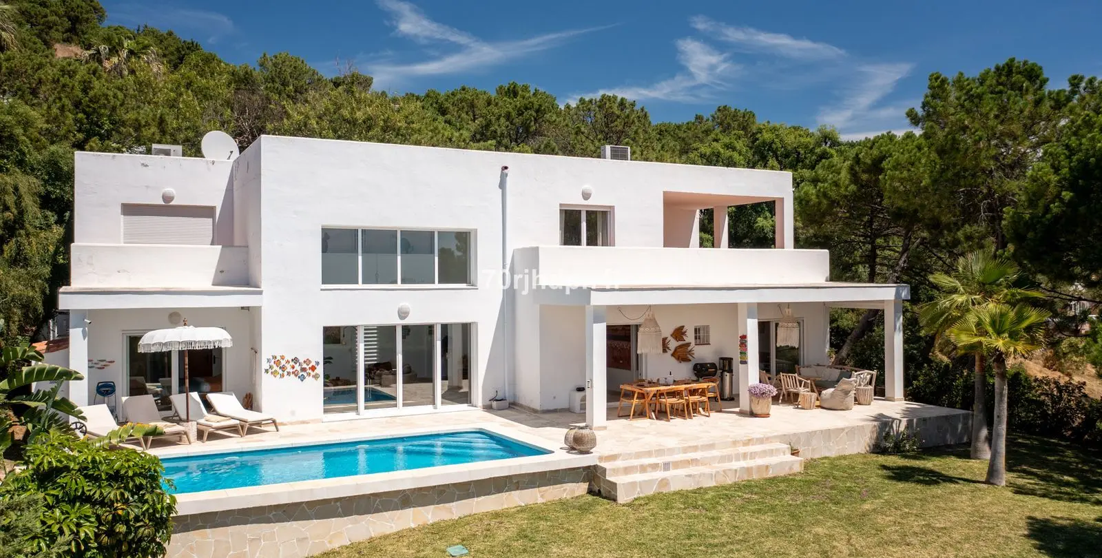 Продажа  отдельно стоящей виллы в Estepona 4