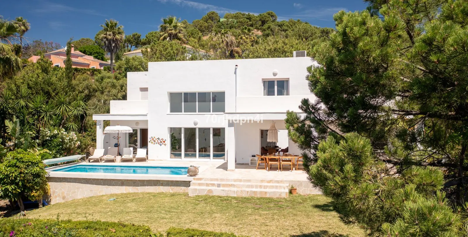 Продажа  отдельно стоящей виллы в Estepona 5
