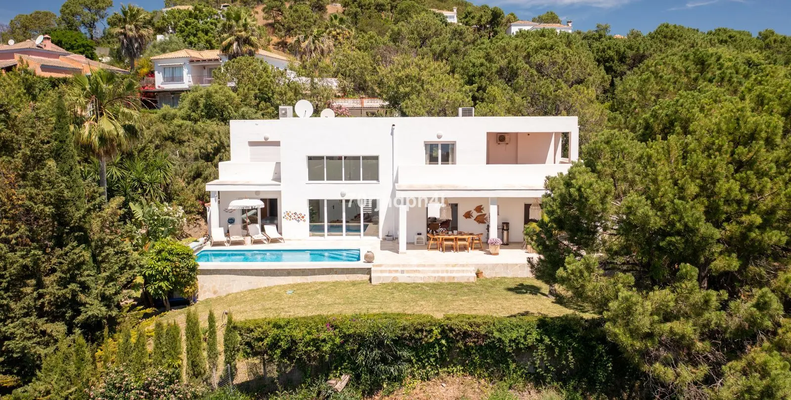Продажа  отдельно стоящей виллы в Estepona 7