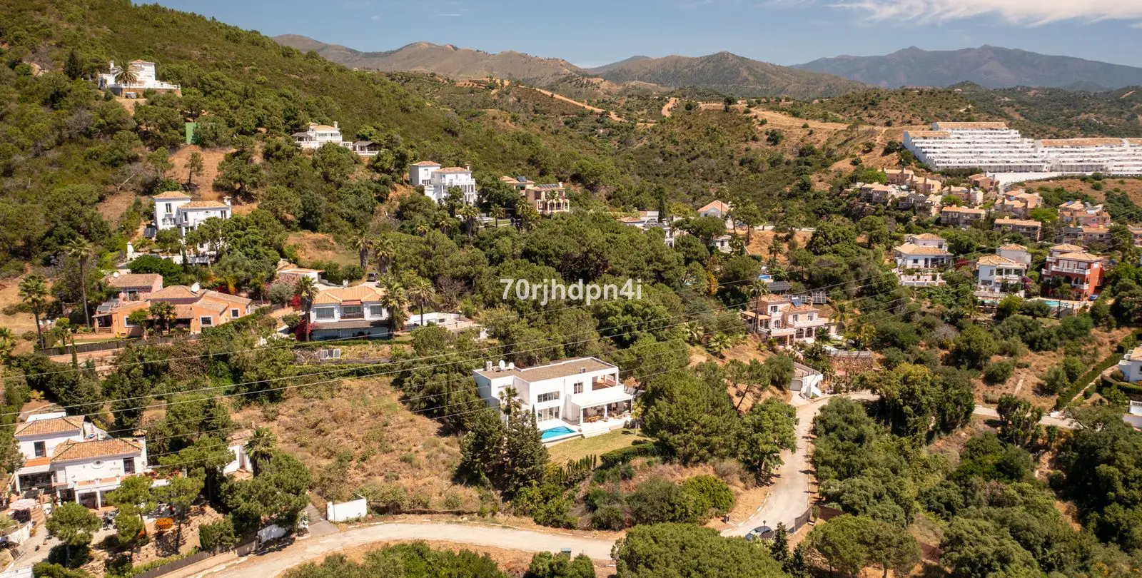 Продажа  отдельно стоящей виллы в Estepona 8