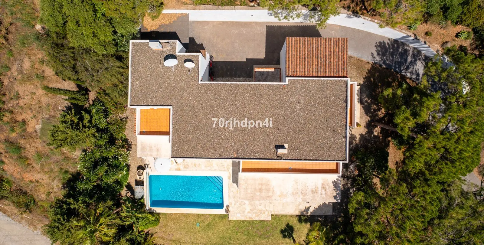 Продажа  отдельно стоящей виллы в Estepona 10