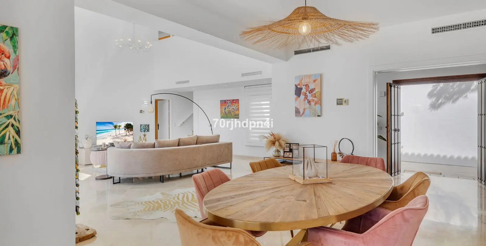 Продажа  отдельно стоящей виллы в Estepona 35