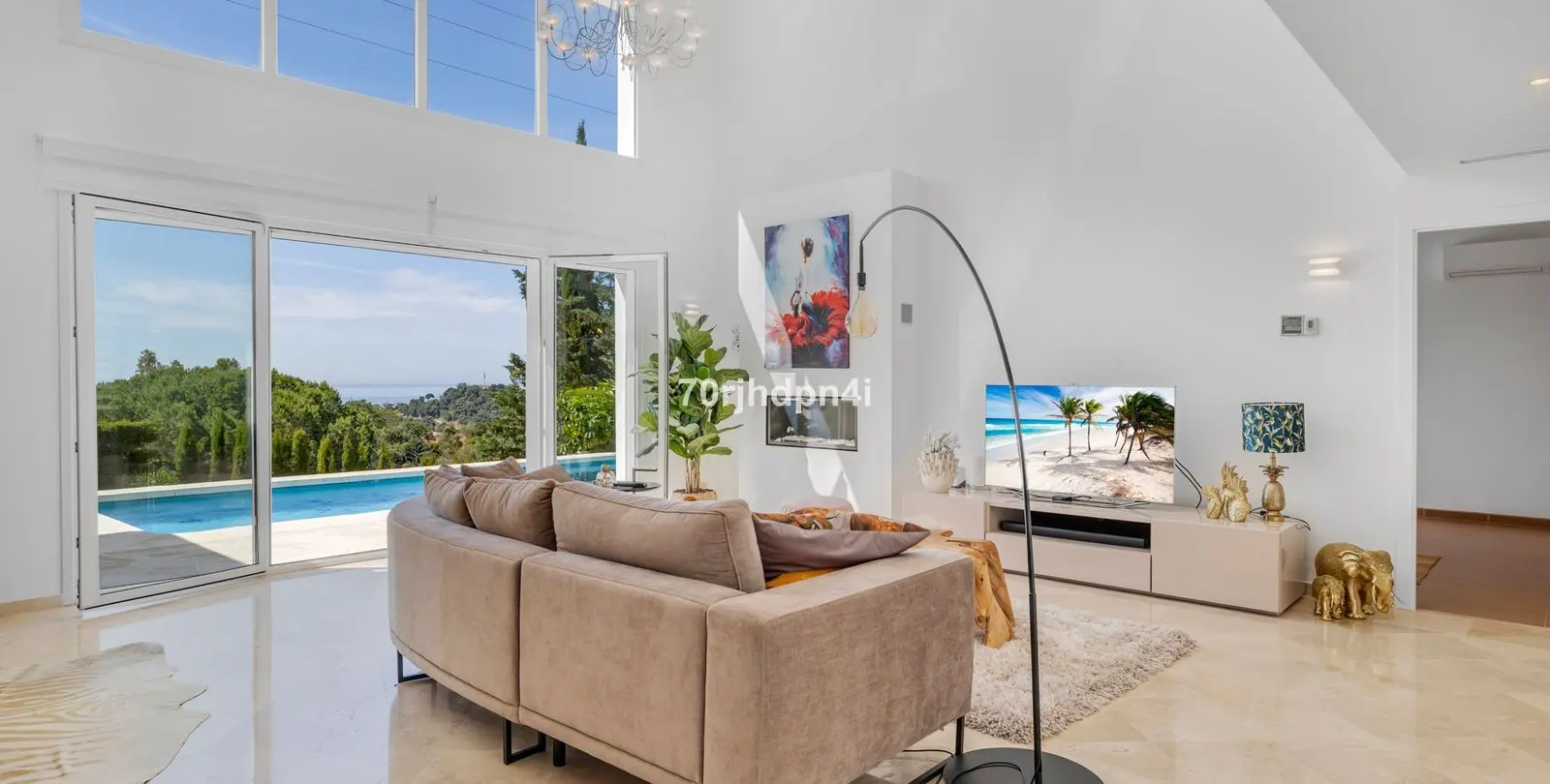 Продажа  отдельно стоящей виллы в Estepona 41