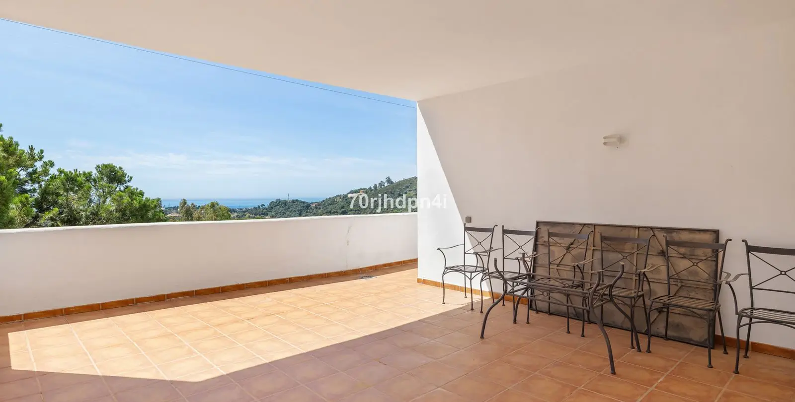 Продажа  отдельно стоящей виллы в Estepona 73