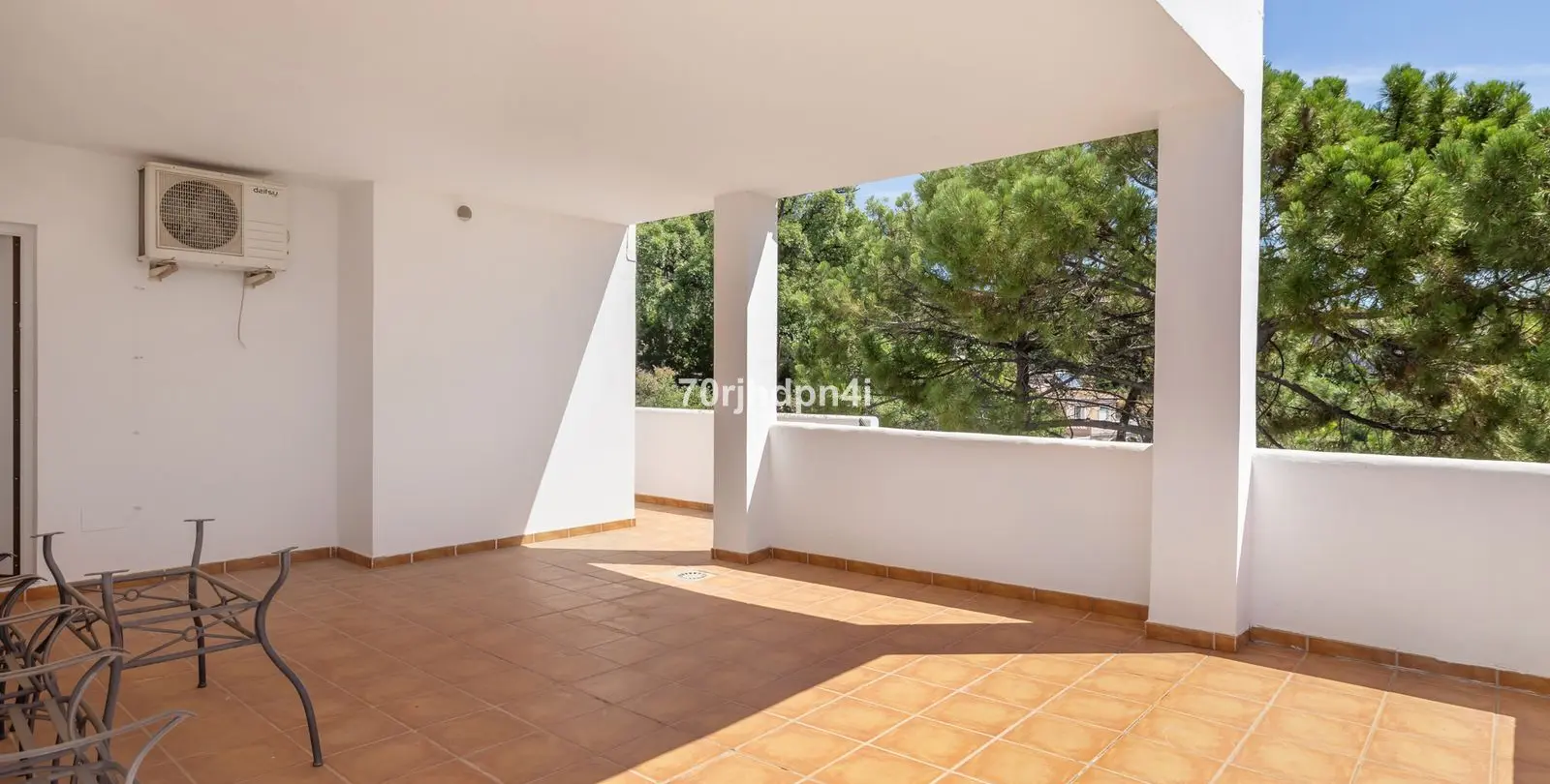 Продажа  отдельно стоящей виллы в Estepona 75