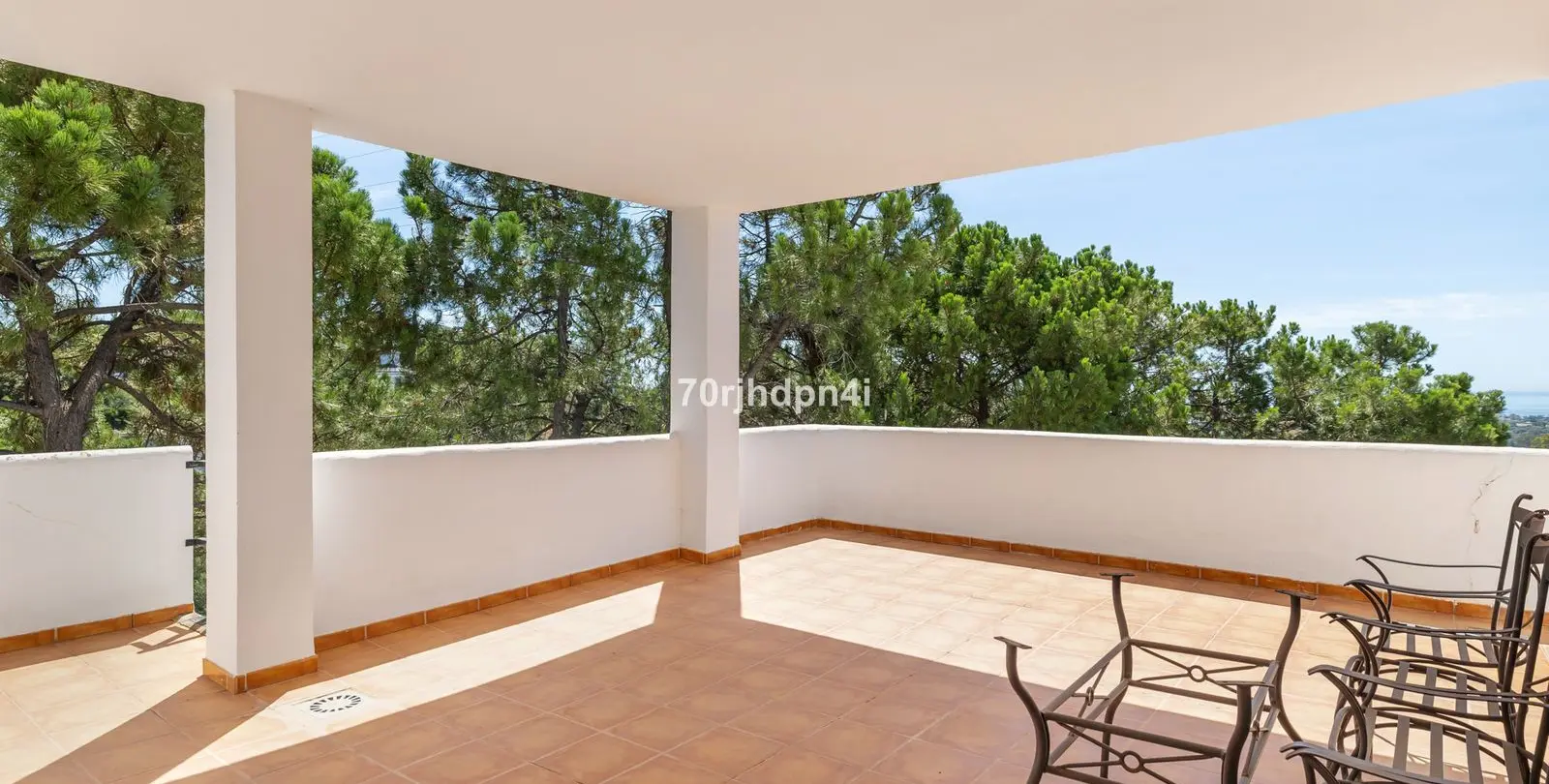 Продажа  отдельно стоящей виллы в Estepona 80