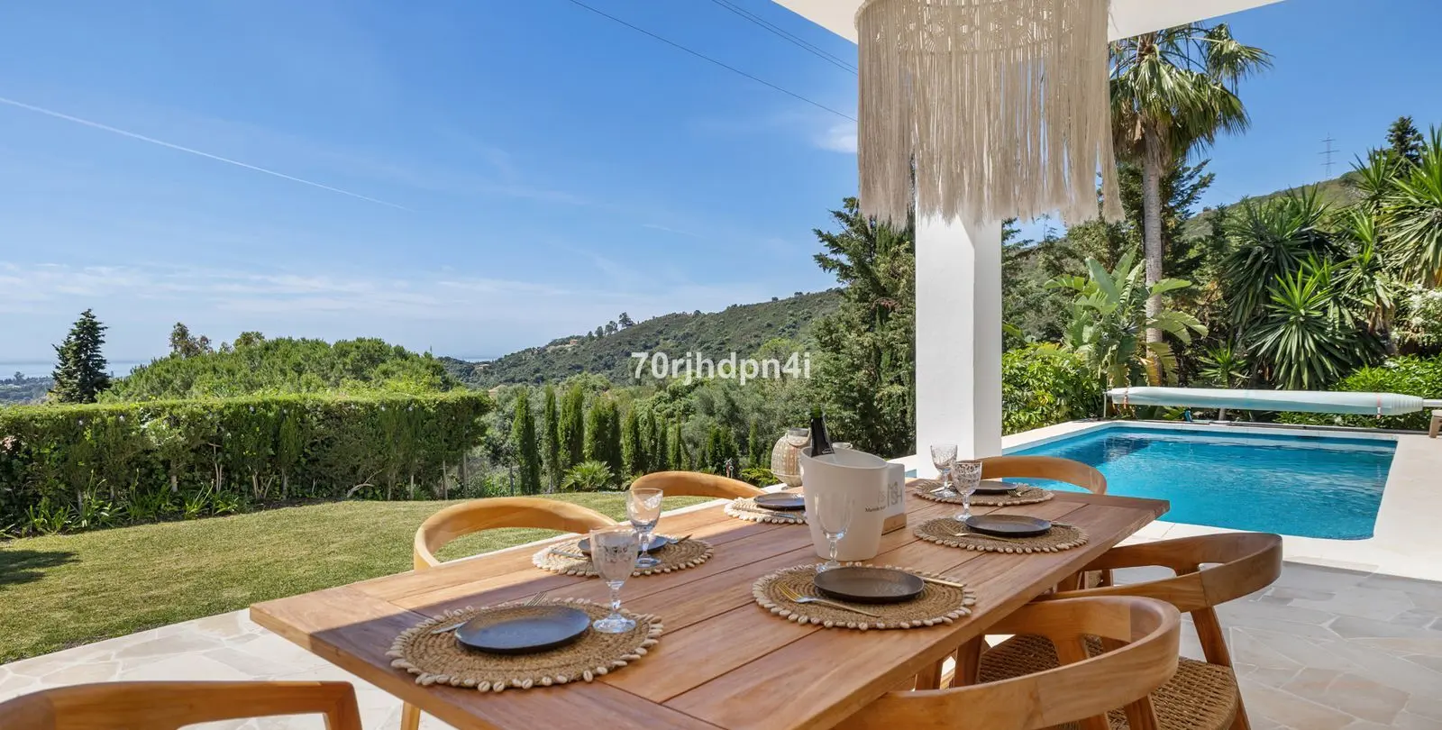 Продажа  отдельно стоящей виллы в Estepona 82