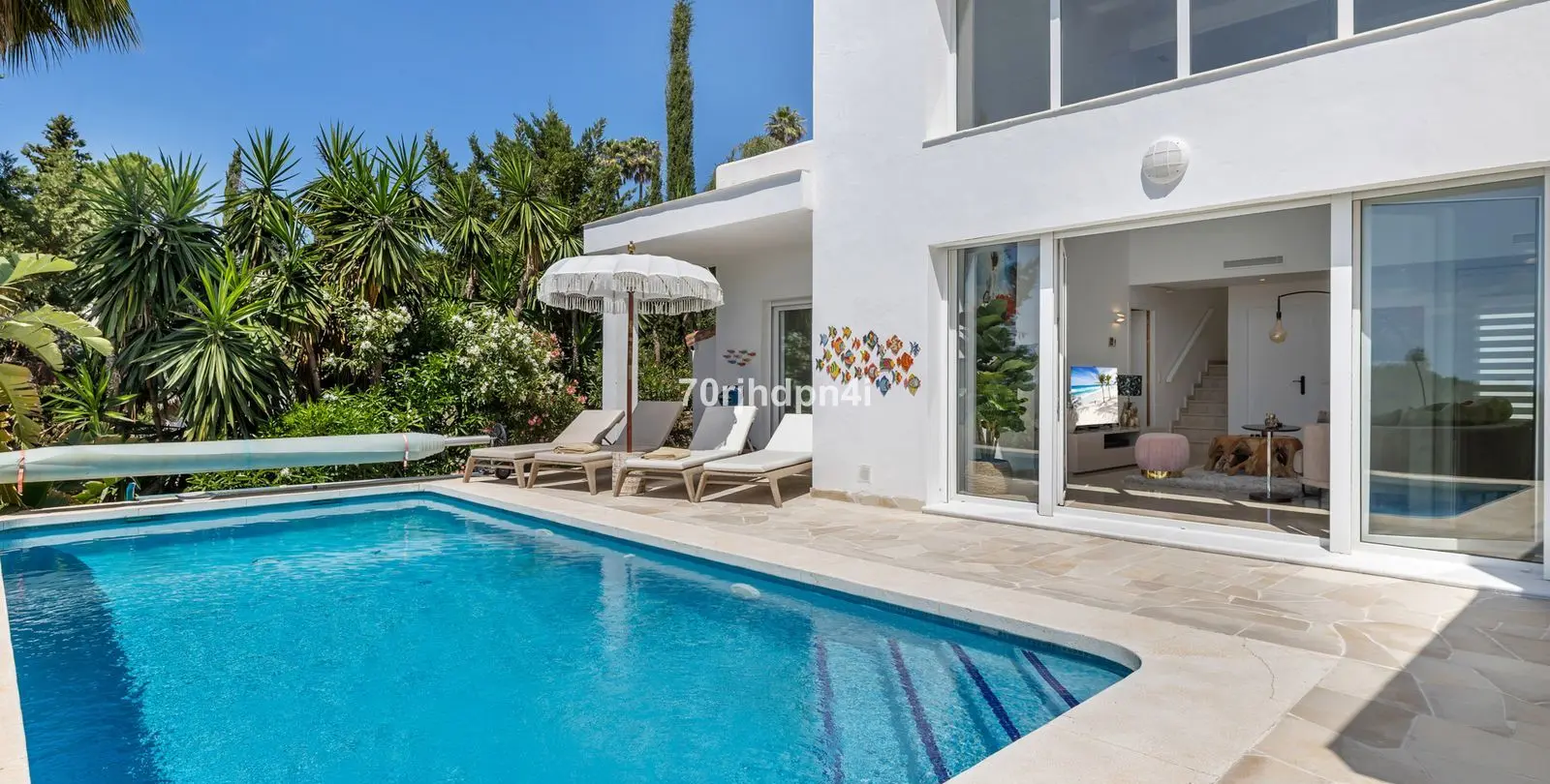 Продажа  отдельно стоящей виллы в Estepona 90