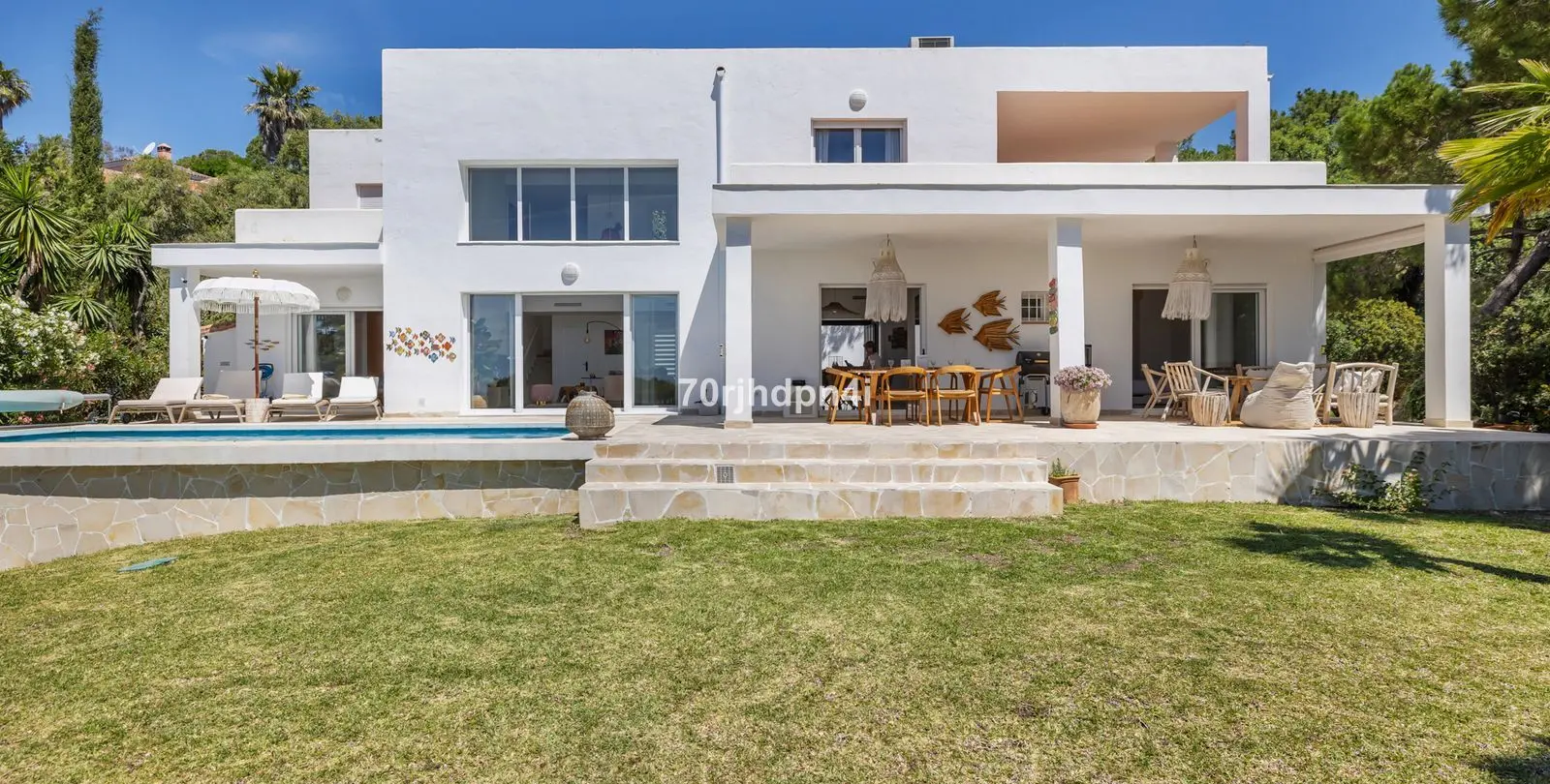 Продажа  отдельно стоящей виллы в Estepona 95
