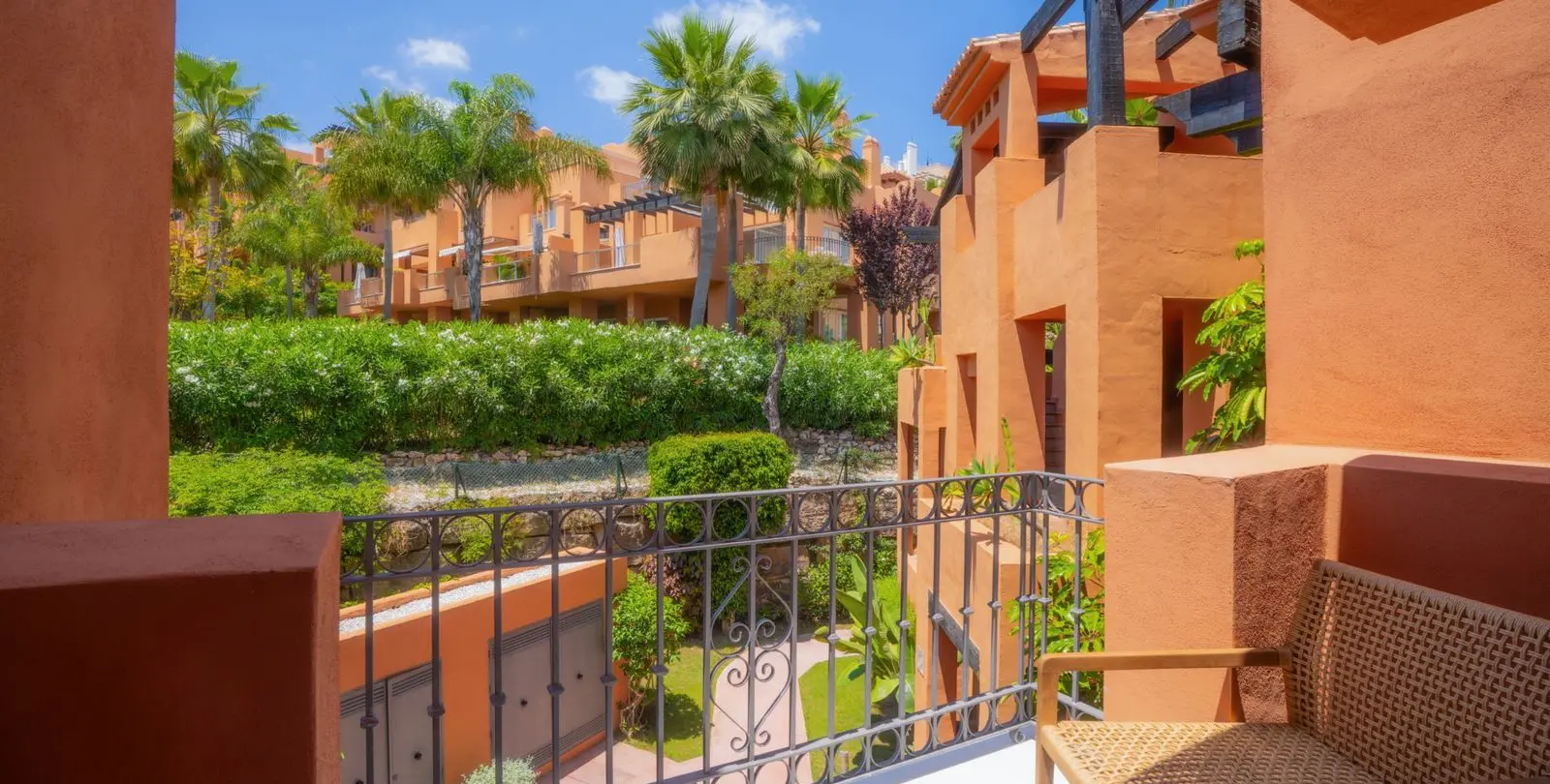 Sale of penthouse duplex in Nueva Andalucía 4