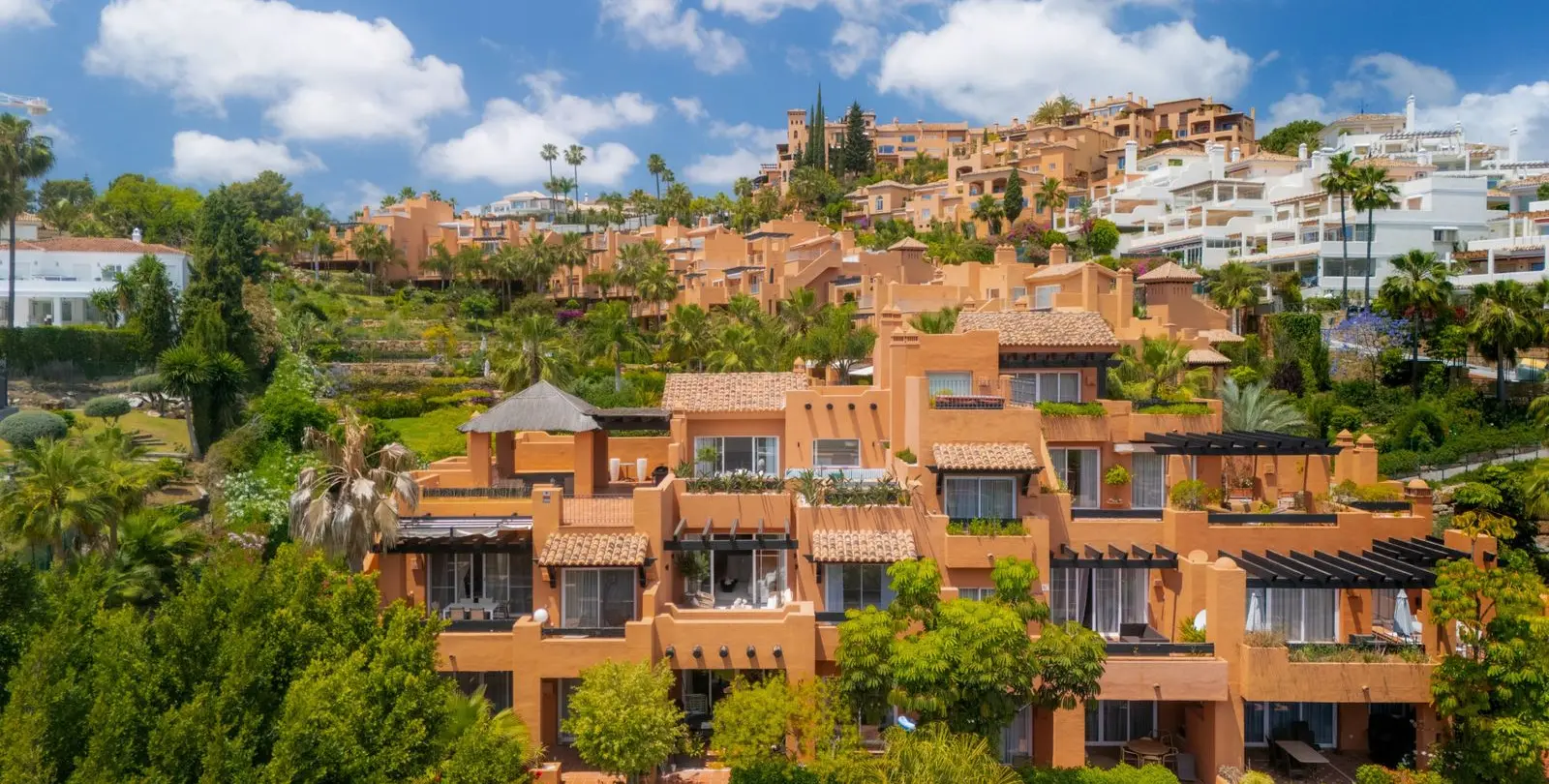 Sale of penthouse duplex in Nueva Andalucía 16