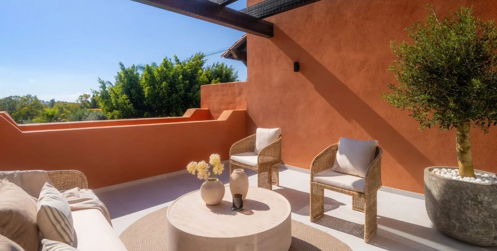 Sale of penthouse duplex in Nueva Andalucía 22