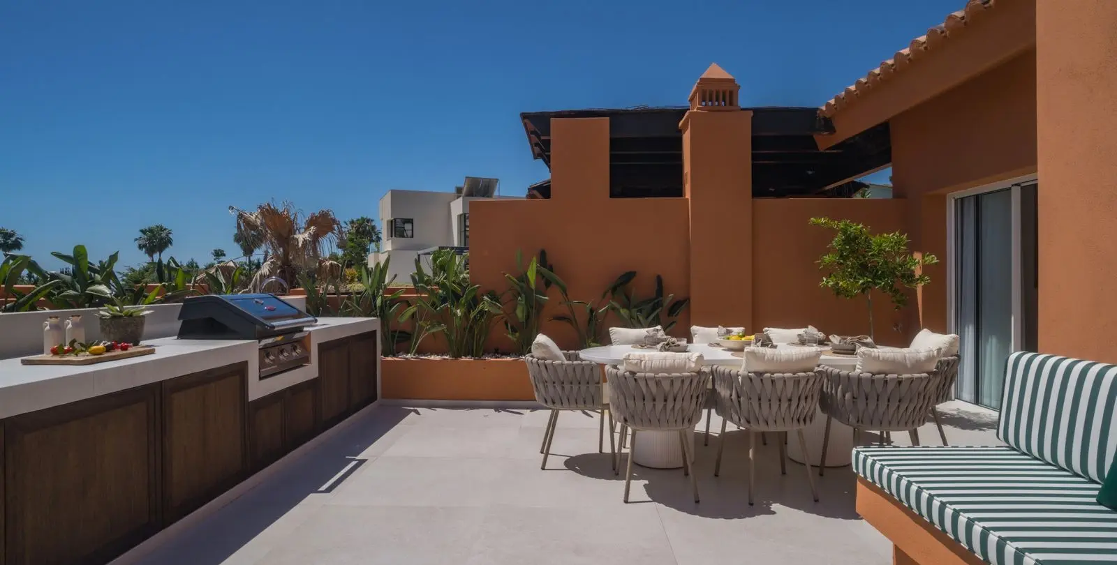 Sale of penthouse duplex in Nueva Andalucía 38