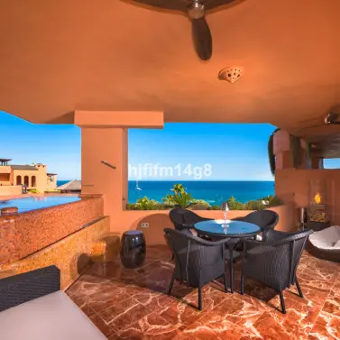 Venta de apartamento en planta media en Estepona