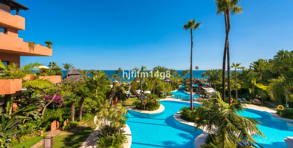 Продажа апартаментов на среднем этаже в Estepona 2