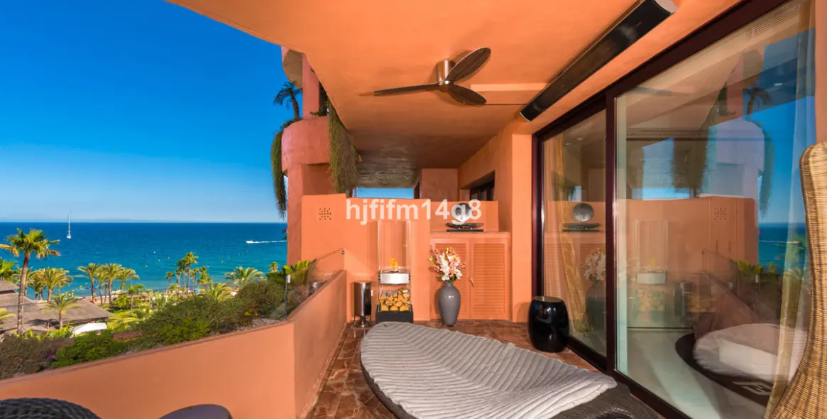 Продажа апартаментов на среднем этаже в Estepona 4