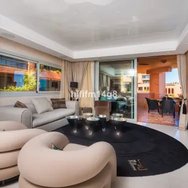Venta de apartamento en planta media en Estepona