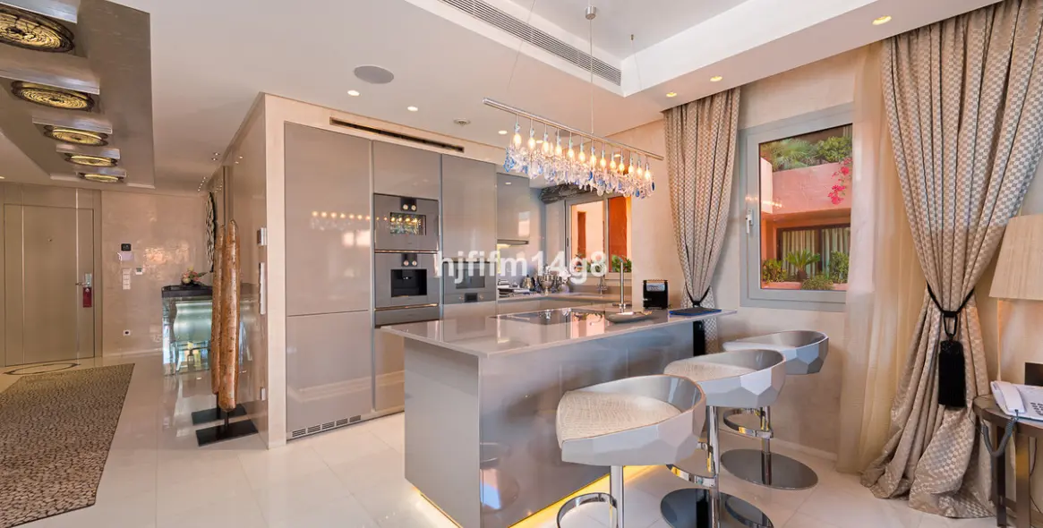 Продажа апартаментов на среднем этаже в Estepona 6