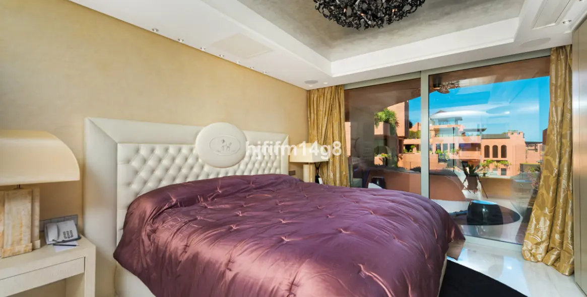 Продажа апартаментов на среднем этаже в Estepona 7