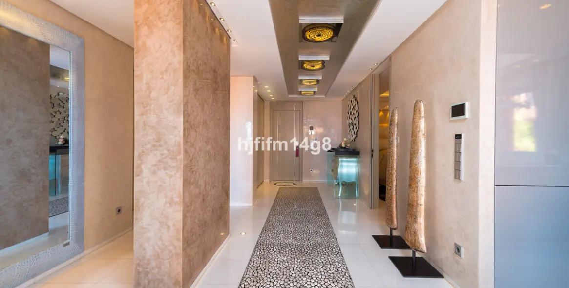 Продажа апартаментов на среднем этаже в Estepona 14