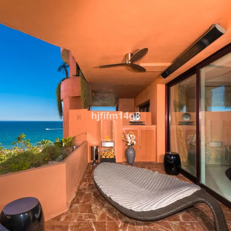 Продажа апартаментов на среднем этаже в Estepona