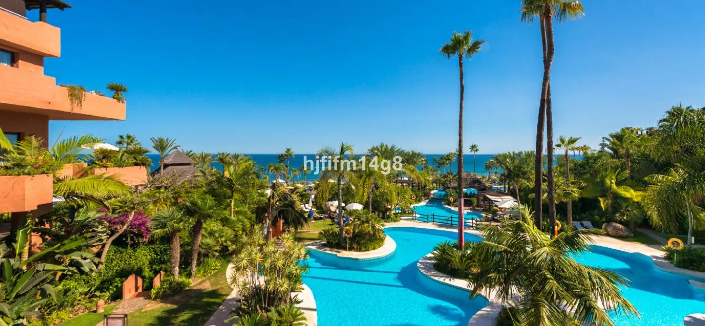 Продажа апартаментов на среднем этаже в Estepona 1