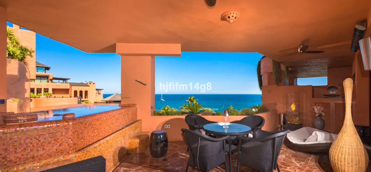 Продажа апартаментов на среднем этаже в Estepona 2