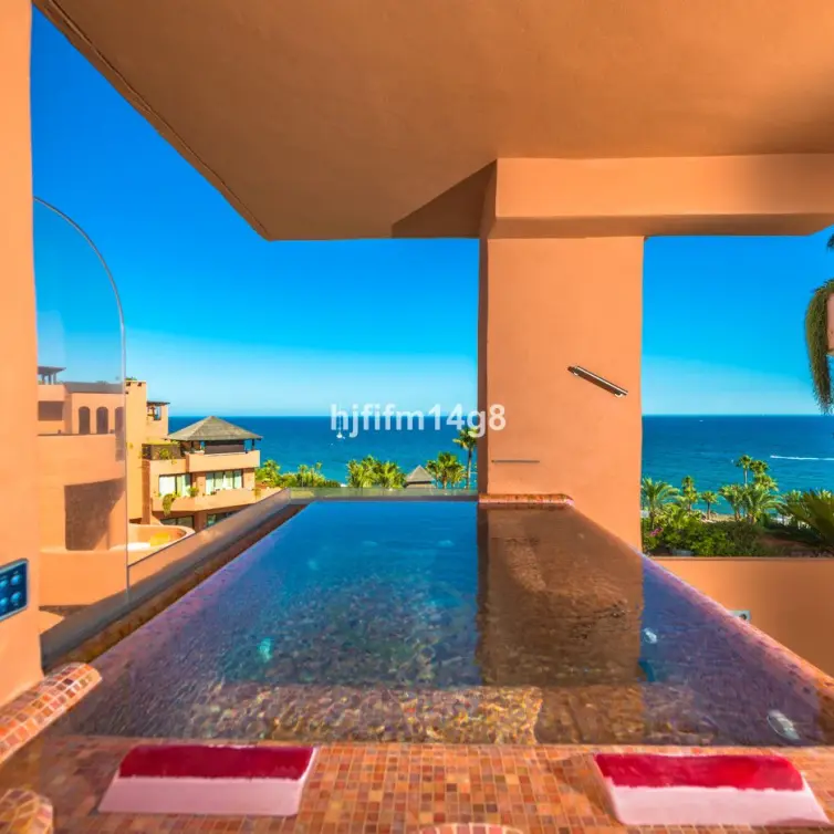 Продажа апартаментов на среднем этаже в Estepona
