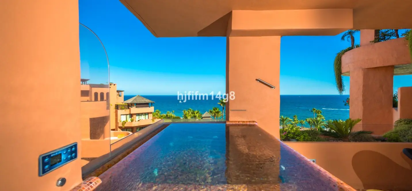 Продажа апартаментов на среднем этаже в Estepona 3