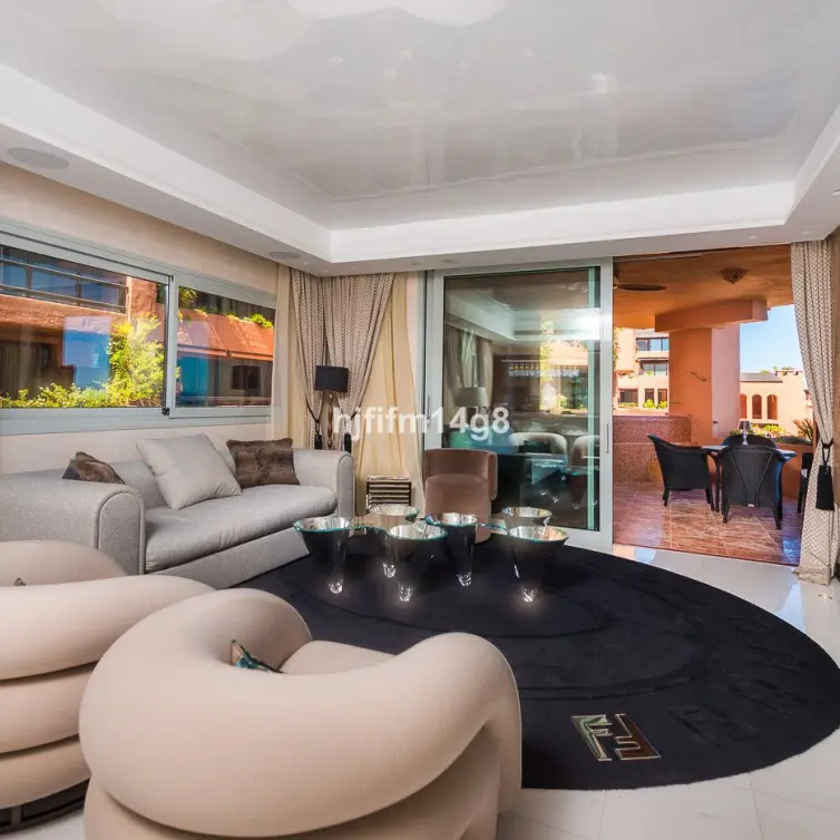 Продажа апартаментов на среднем этаже в Estepona