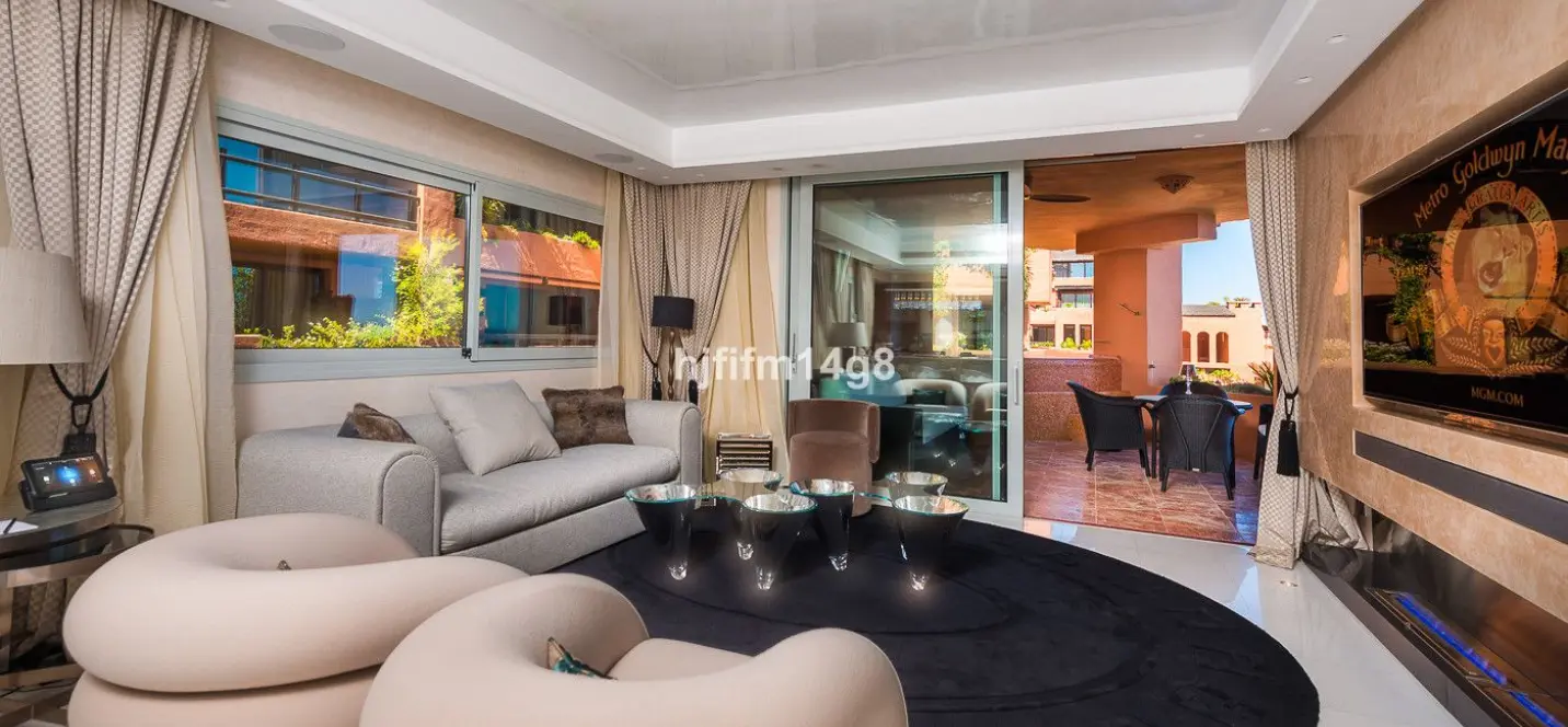 Продажа апартаментов на среднем этаже в Estepona 4