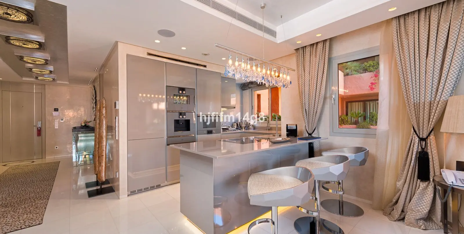 Sale of middle floor apartment in Estepona 6