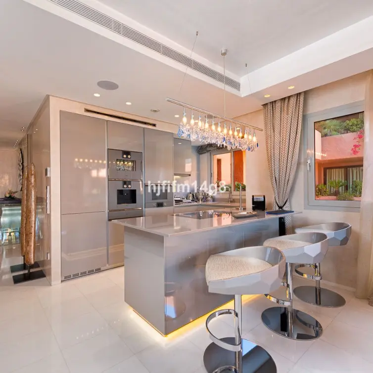 Продажа апартаментов на среднем этаже в Estepona