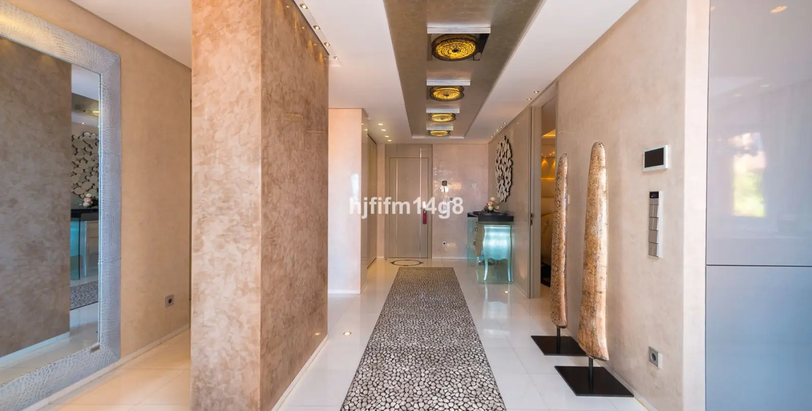 Sale of middle floor apartment in Estepona 14