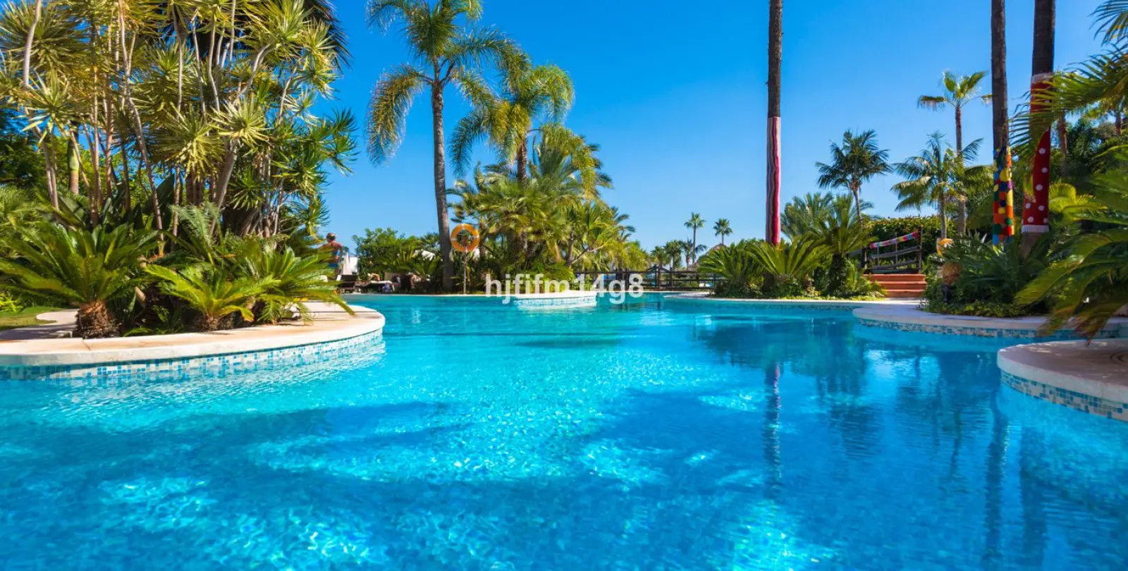 Sale of middle floor apartment in Estepona 18