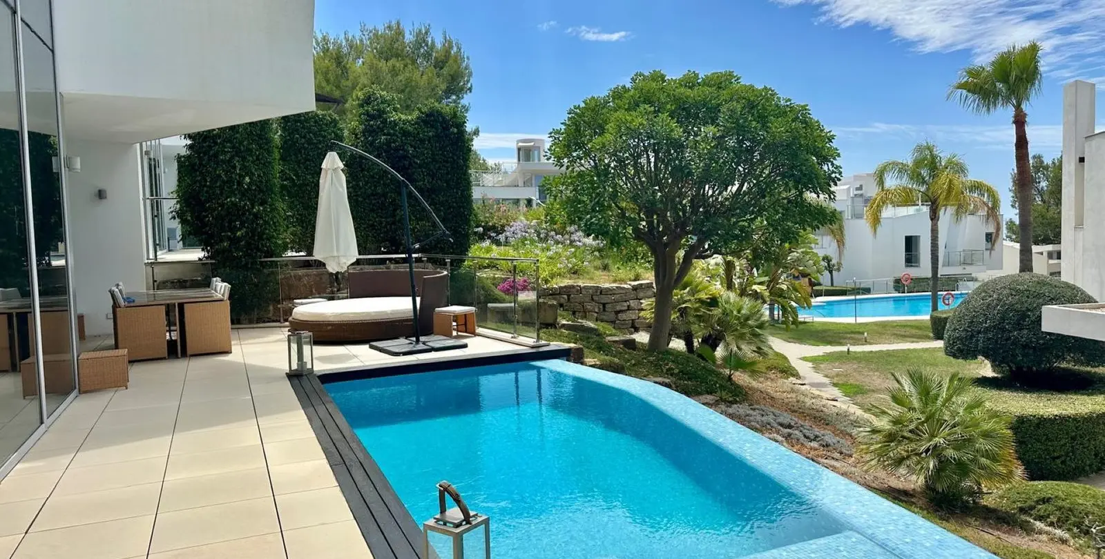 Sale of townhouse in The Golden Mile 1