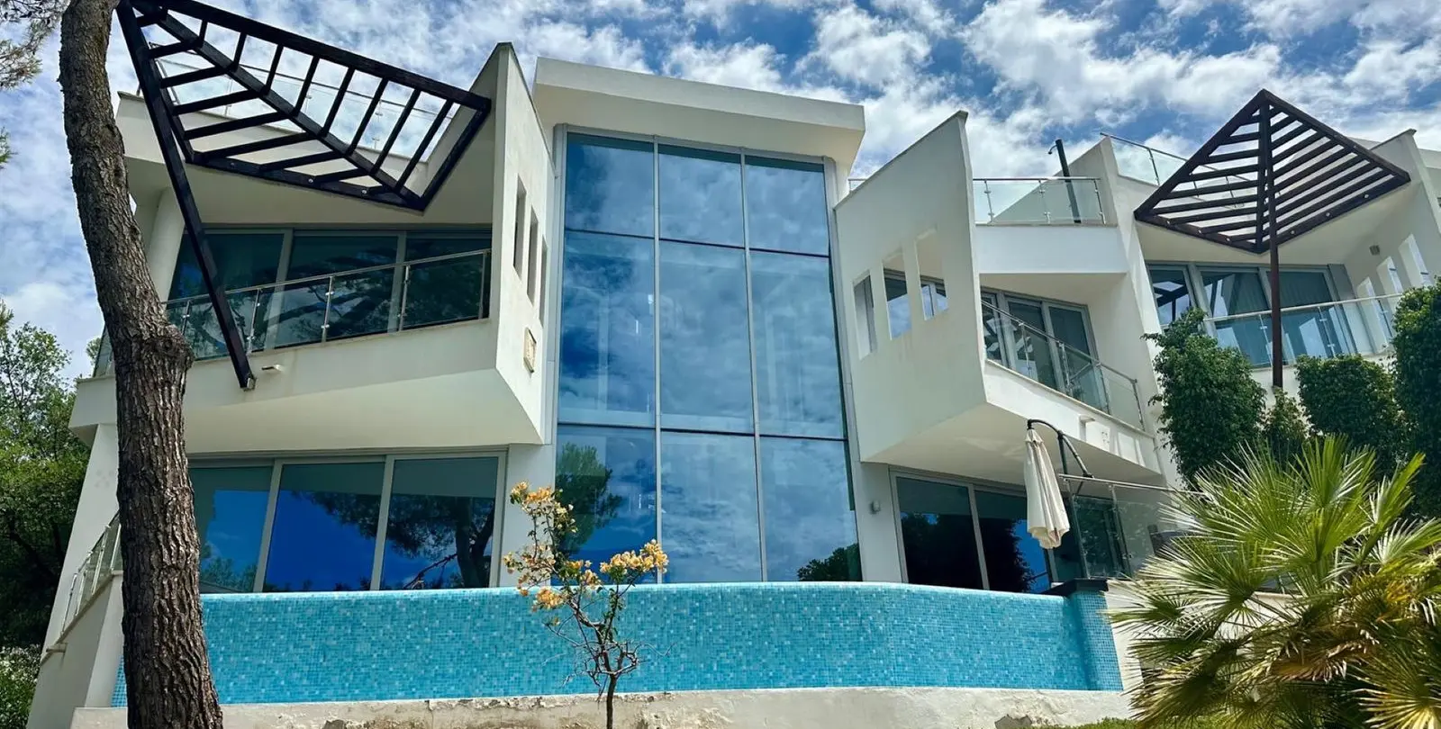 Sale of townhouse in The Golden Mile 2
