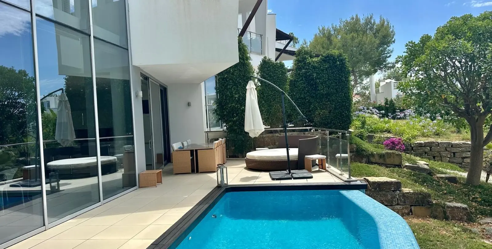 Sale of townhouse in The Golden Mile 20